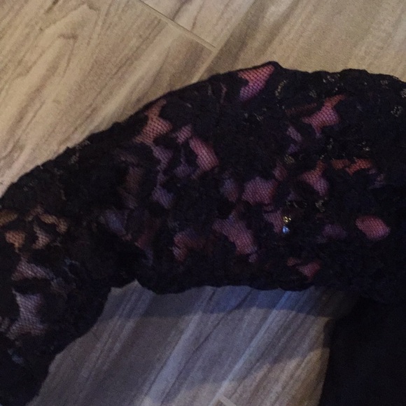 Black blouse with 3/4 lace sleeves - Picture 2 of 2